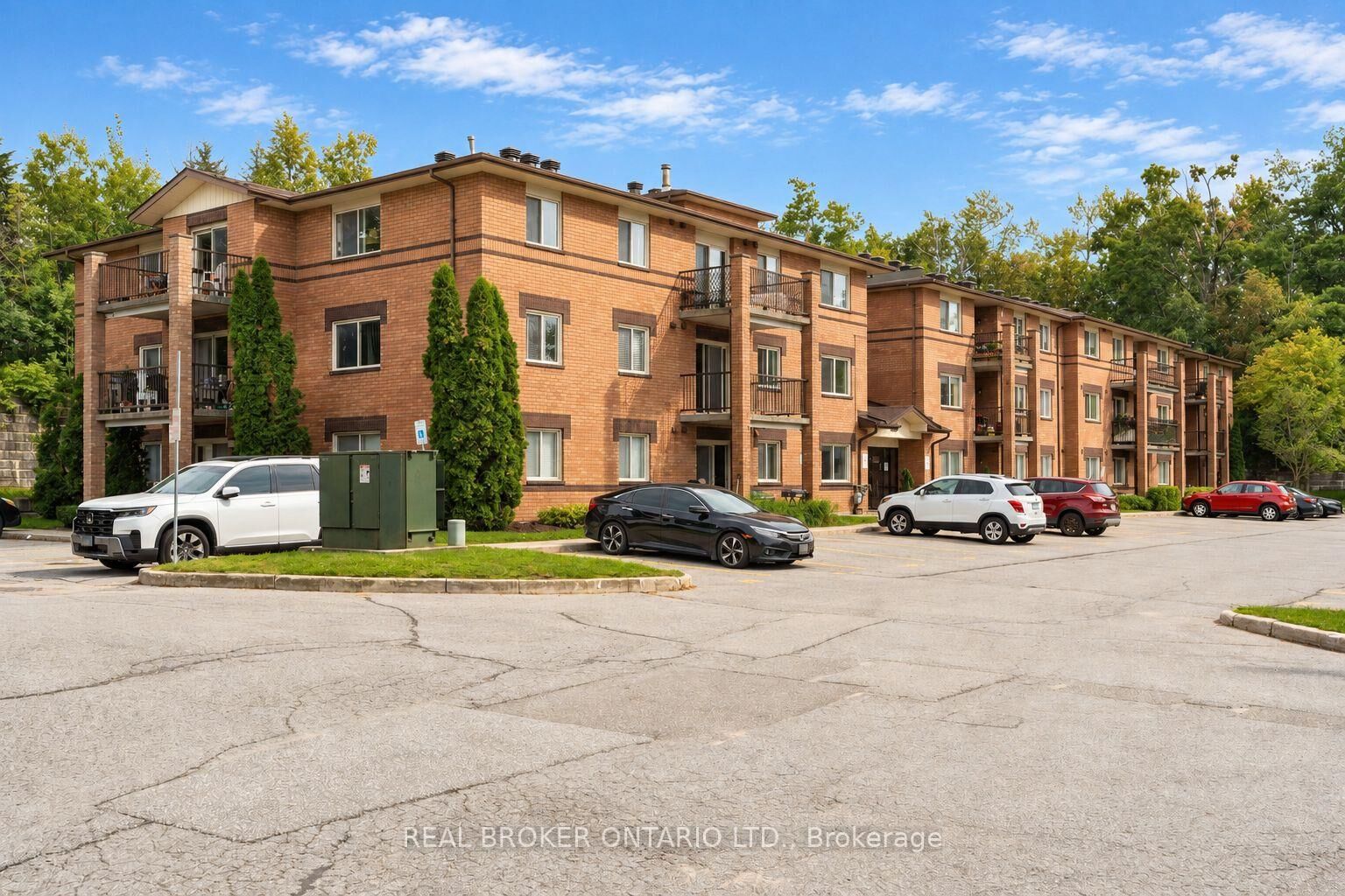 Property Photo:  25 Meadow Lane 206  ON L4N 7K2 