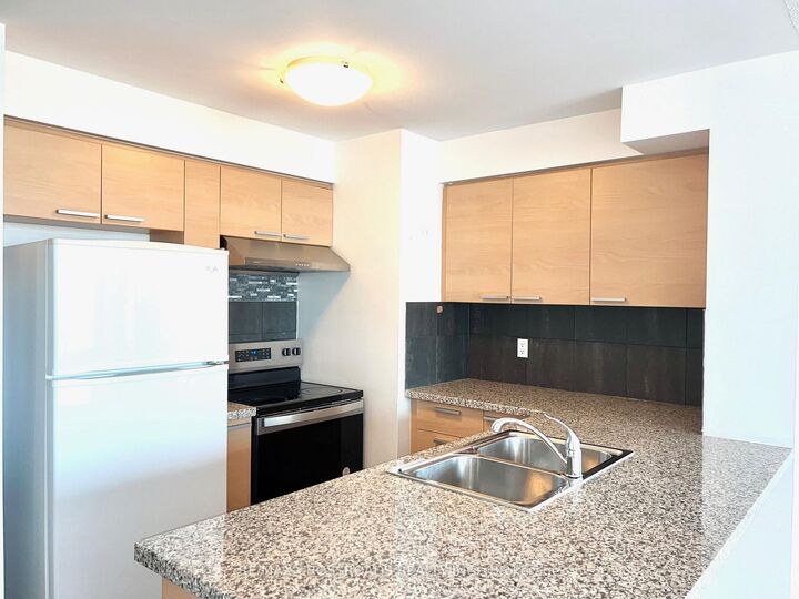 Property Photo: 16 Harrison Garden Boulevard Ph 10 ON M2N 7J6