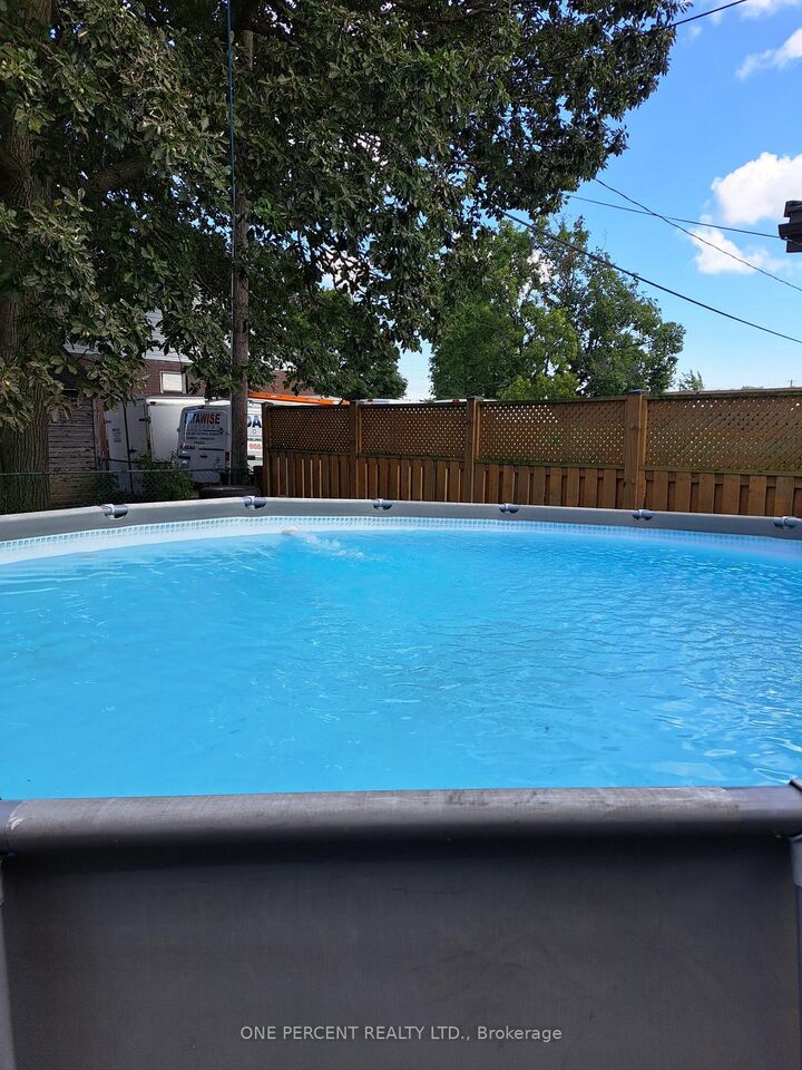 Property Photo:  37 Empress Avenue  ON L3B 1K6 