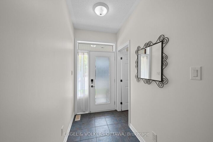 Property Photo:  268 Horseshoe Crescent  ON K2S 0B7 