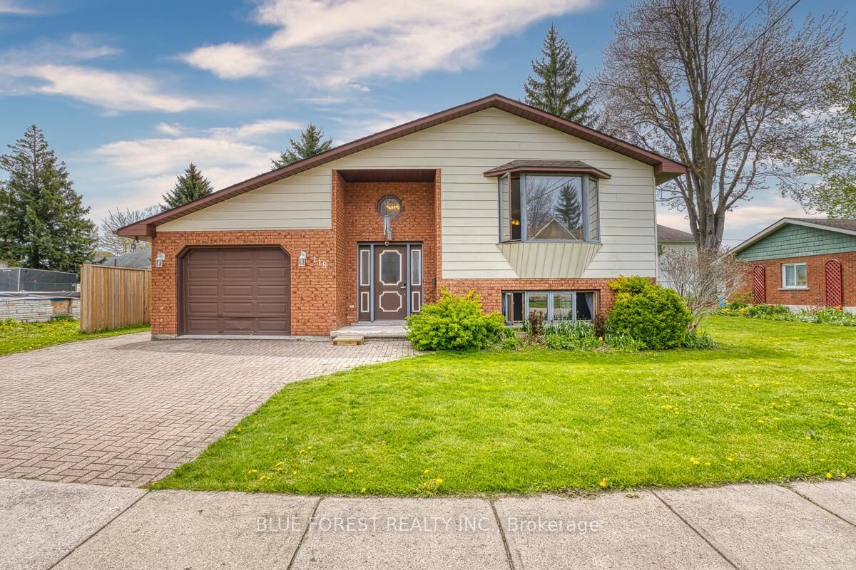Property Photo:  118 Trafalgar Street  ON N0K 1N0 