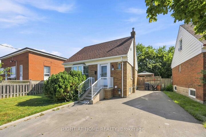 Property Photo:  1351 Warden Avenue  ON M1R 2R9 