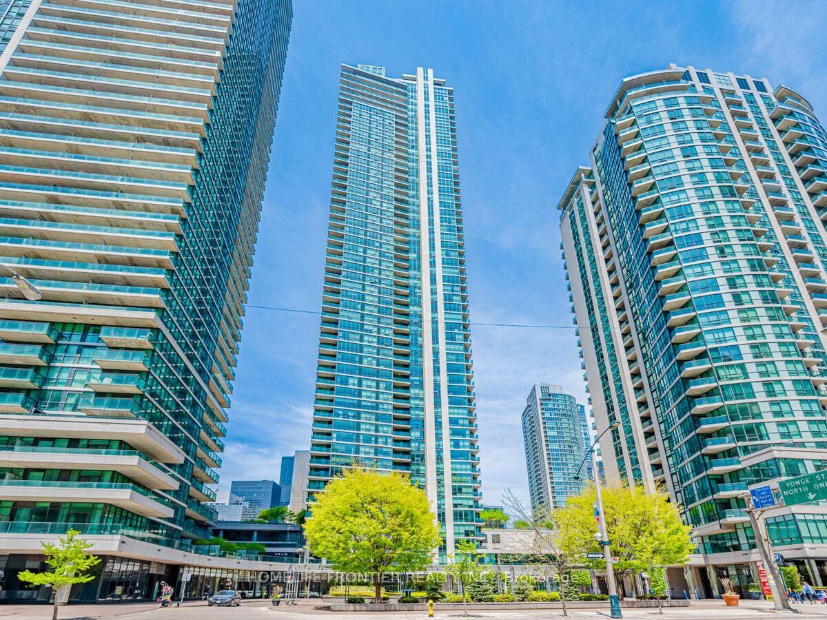 Property Photo:  18 Harbour Street 403  ON M5J 2Z6 