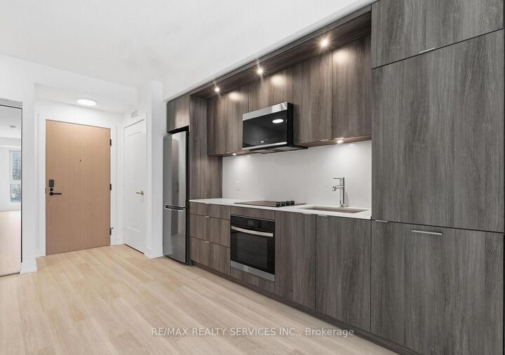 Property Photo:  60 Central Park Road Way 1405  ON M9A 3K1 