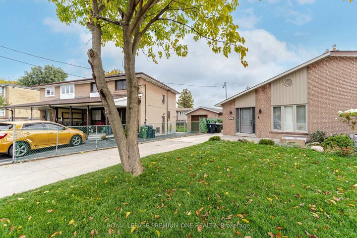 Property Photo:  49 Gulfstream Road E  ON M9M 1S4 