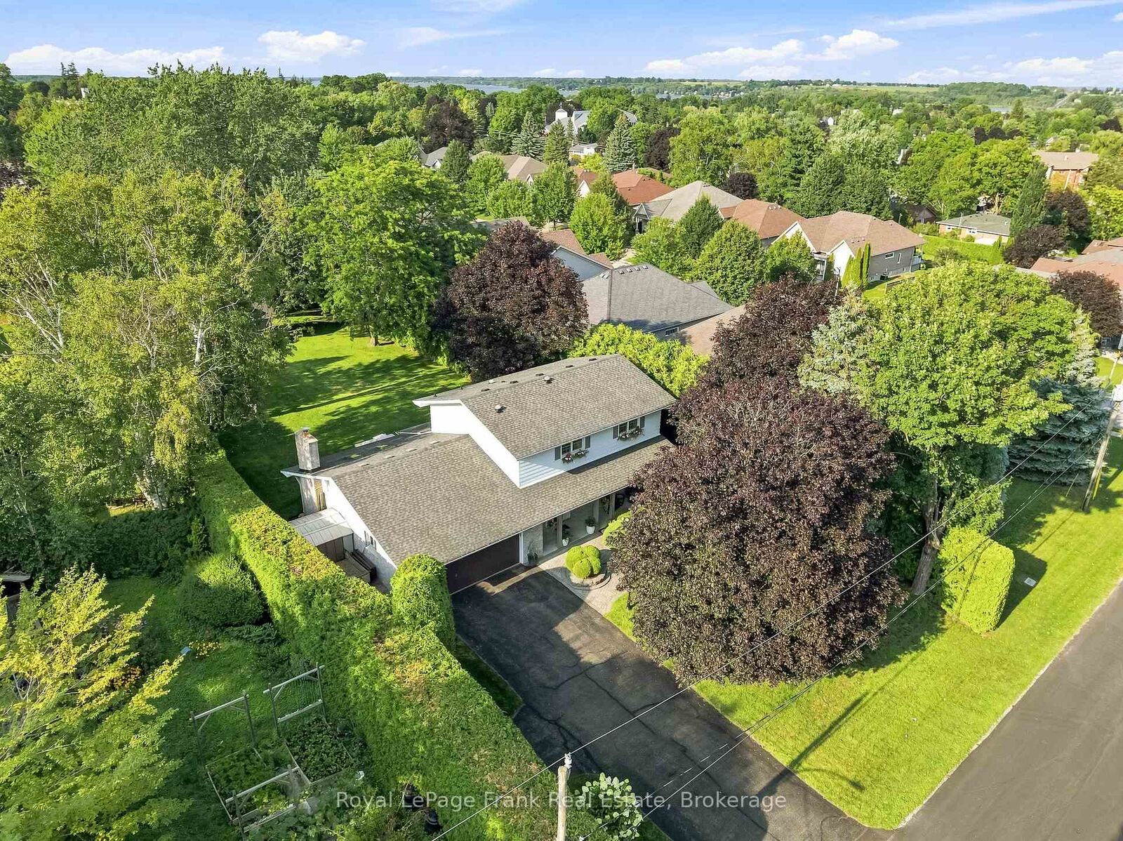 Property Photo:  559 Alma Street  ON L9L 1C9 