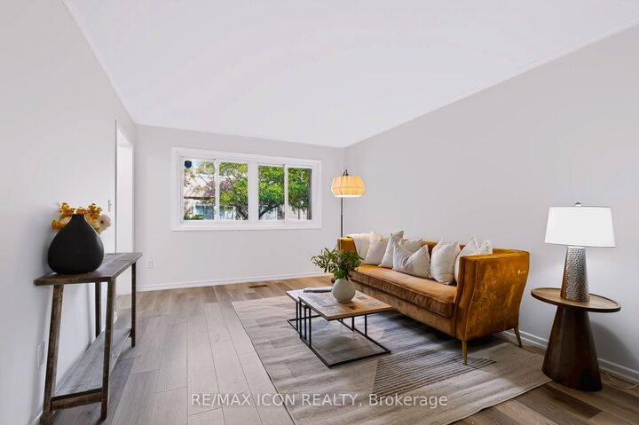 Property Photo:  121 University Avenue E 102  ON N2J 4J1 