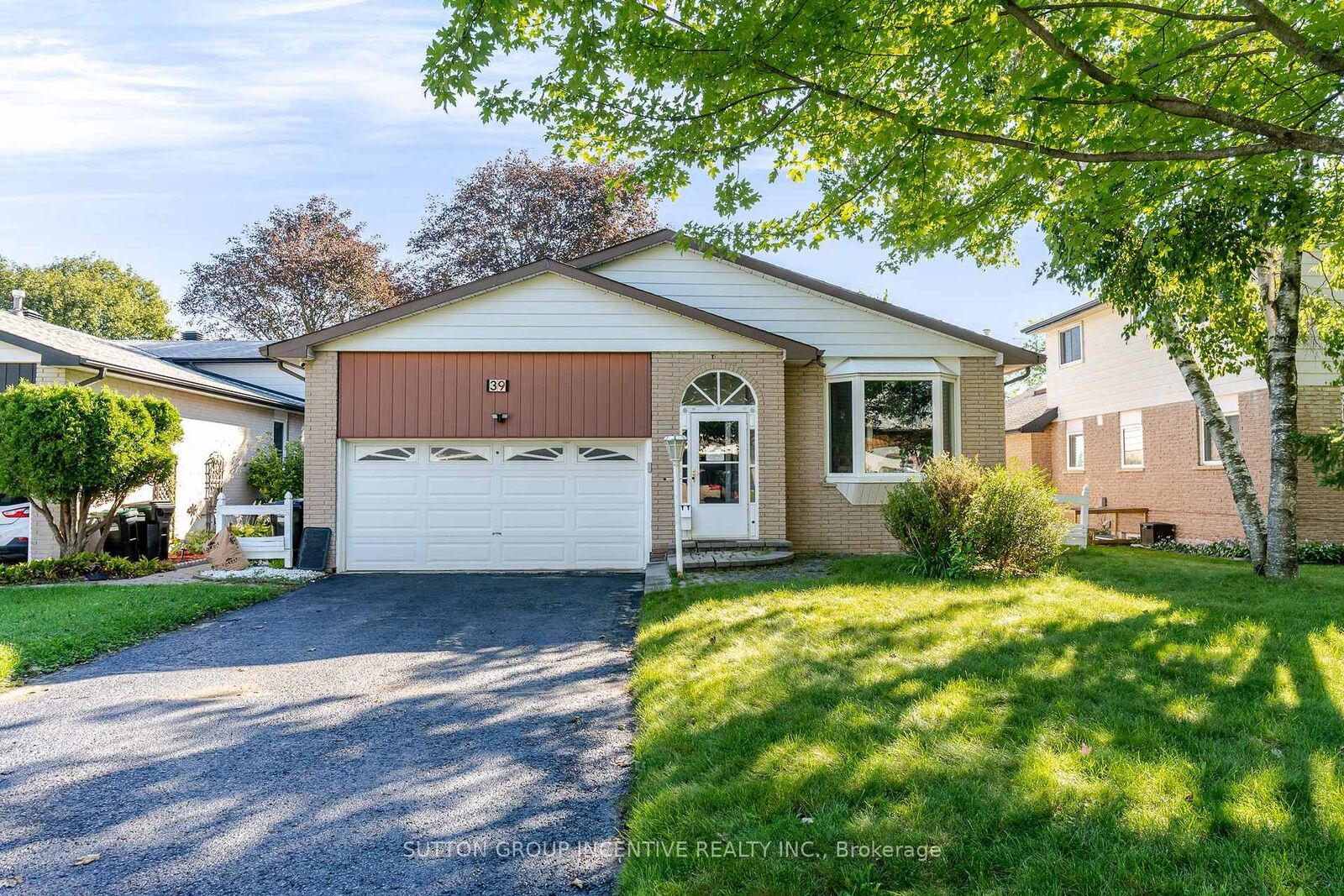 Property Photo:  39 Carol Road  ON L4N 3P6 