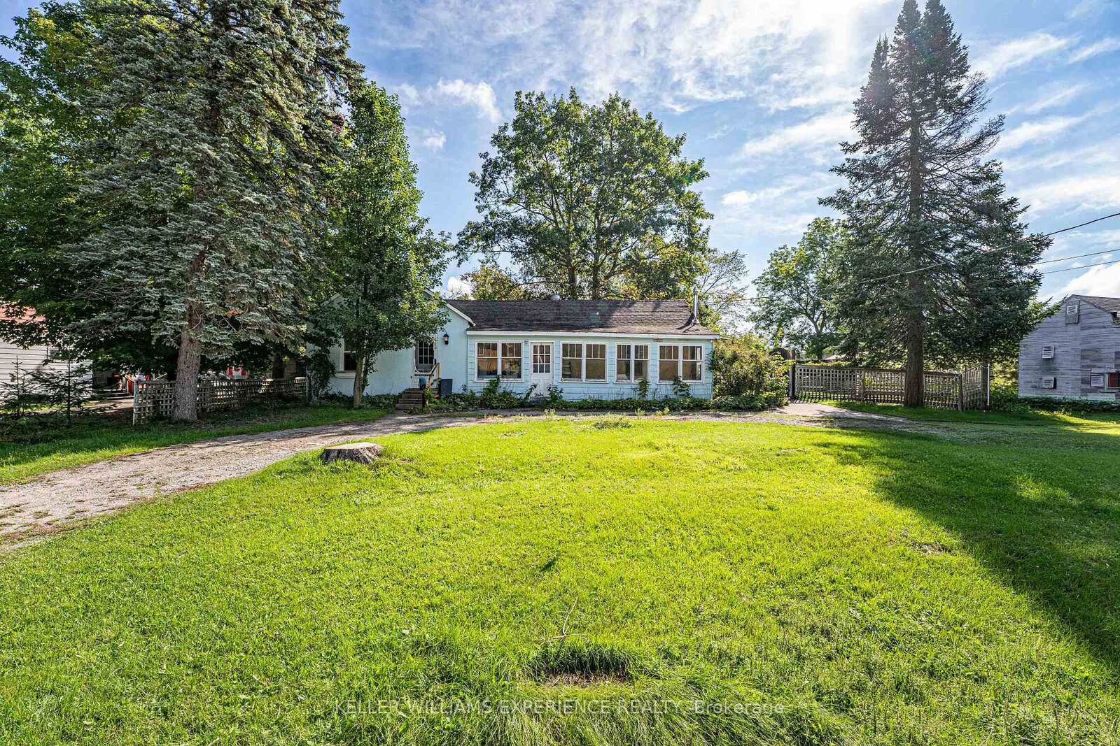 Property Photo:  120 Elizabeth Street  ON L0M 1B0 