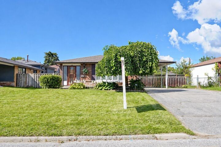 Property Photo:  44 Bryant Road  ON L1S 2Y7 