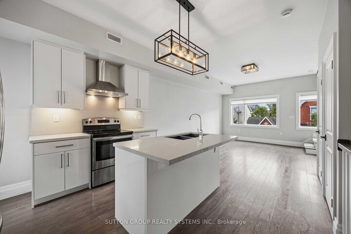 Property Photo:  726 Richmond Street W 2  ON M6J 1C5 