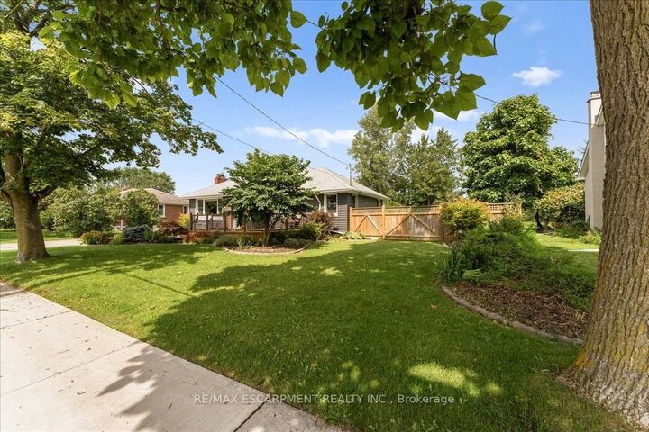 Property Photo:  721 Broadway Street  ON L3C 5M6 