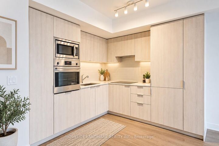 Property Photo:  11 Wellesley Street W 1907  ON M4Y 1E8 