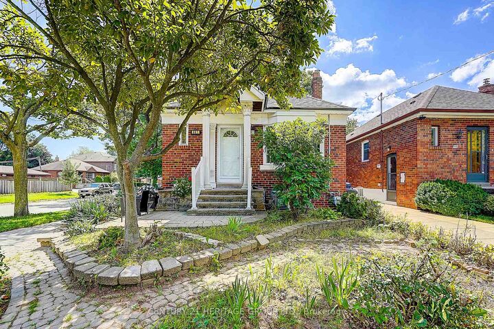 Property Photo:  441 Rimilton Avenue Main Floor  ON M8W 2G7 