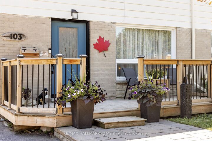 Property Photo:  103 Daphne Crescent  ON L4M 2Y7 