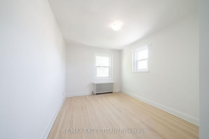Property Photo:  1 Mallory Gardens 4  ON M4V 2A6 
