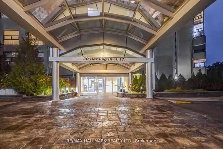 Photo de la propriété:  20 Harding Boulevard W 1211  ON L4C 9S4 