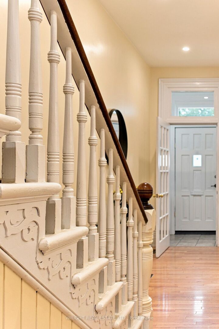 Property Photo:  276 Robert Street  ON M5S 2K8 