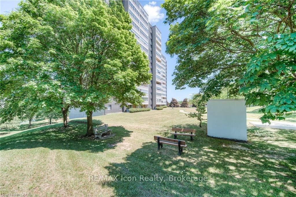 Property Photo:  225 Harvard Place 402  ON N2J 4H4 