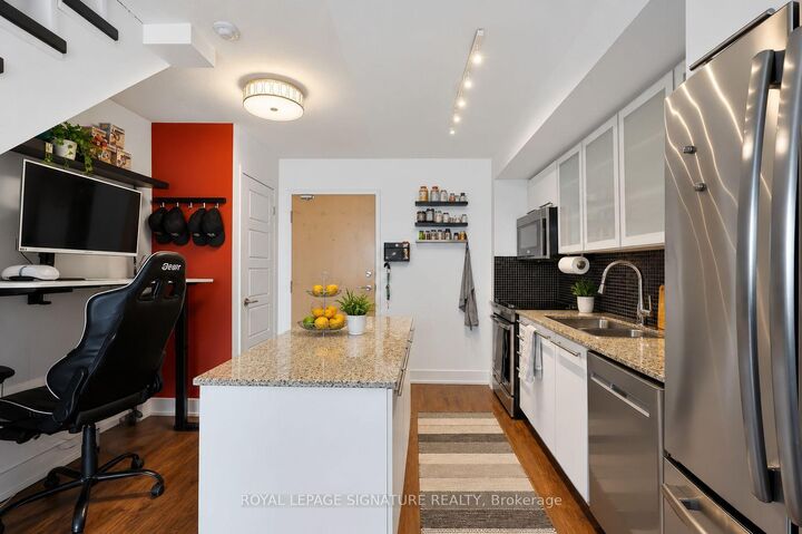 Property Photo:  1040 The Queensway N/A 917  ON M8T 0A7 