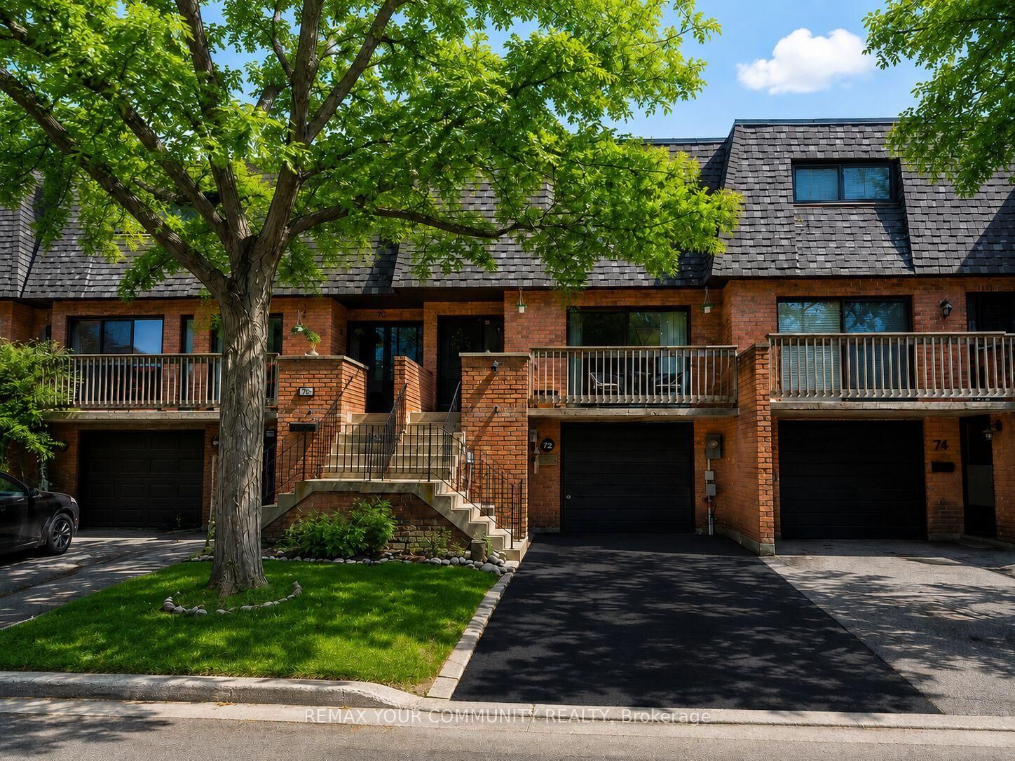 Property Photo: 72 Ashglen Way 16 ON L3R 3A7