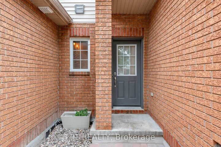 Property Photo:  61 Tobermory Crescent  ON K2K 3M4 