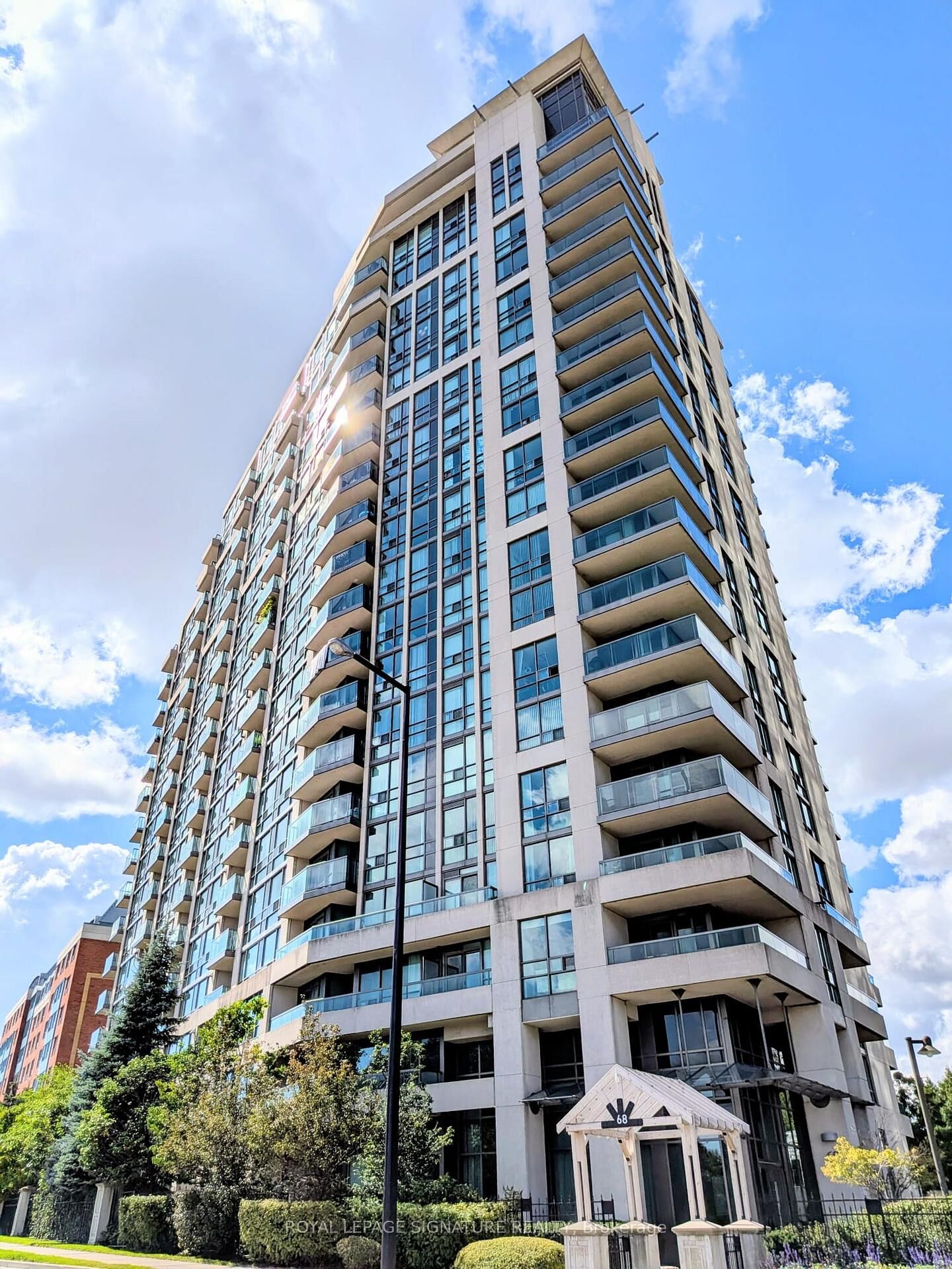 Property Photo:  68 Grangeway Avenue 1515  ON M1H 0A1 