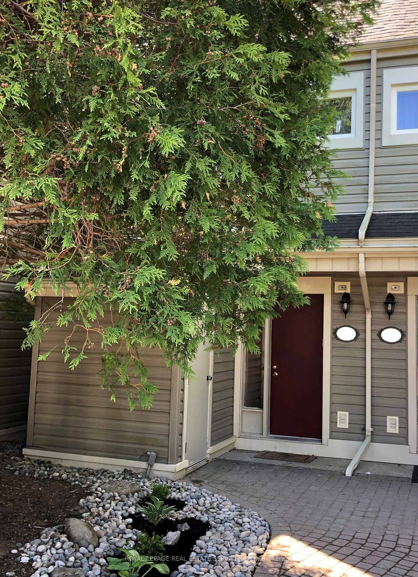 Property Photo:  466 Oxbow Crescent 6  ON L9Y 5B4 