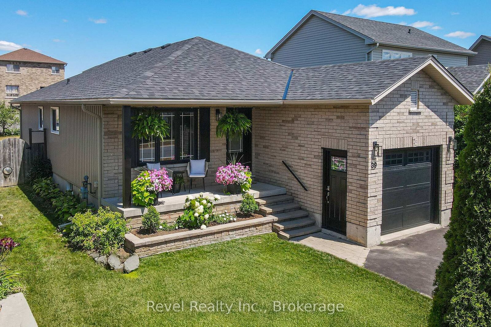 Property Photo:  39 Springdale Drive  ON K9V 0J4 