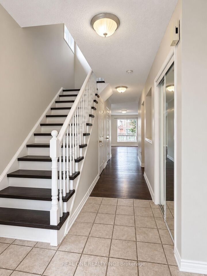 Property Photo:  5289 Bushelgrove Circle  ON L5M 6C6 