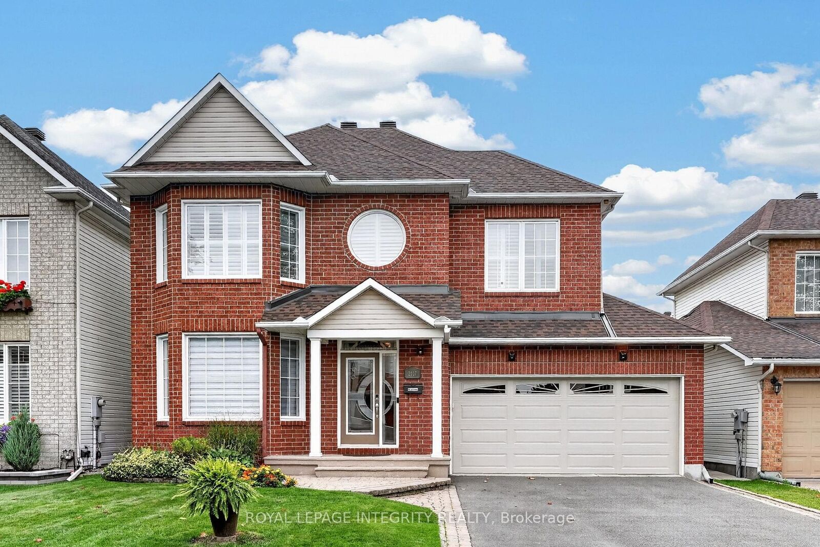 Property Photo:  2117 Sandy Oaks Drive  ON K1W 1H6 