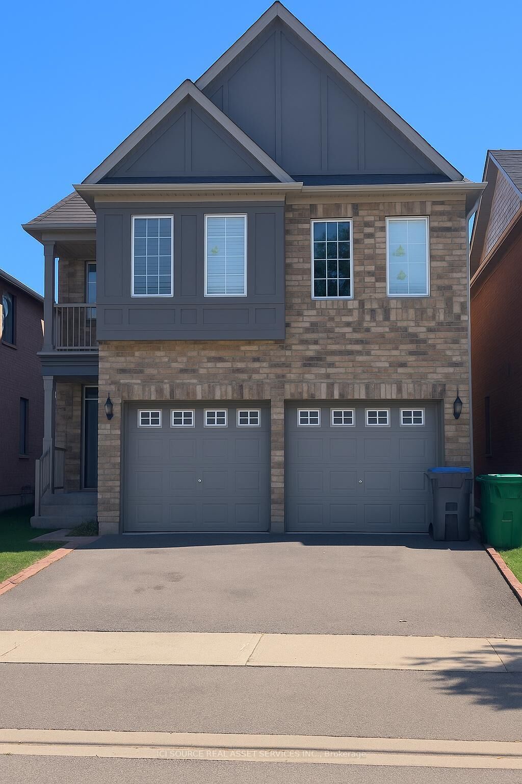 Property Photo:  4783 Apple Blossom Circle Upper  ON L5V 3C7 
