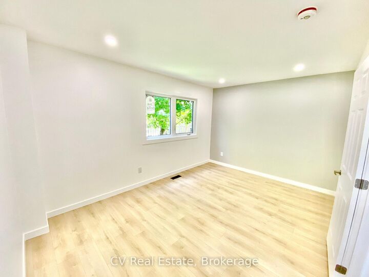 Property Photo:  203 Sheffield Street  ON L3Y 5X7 