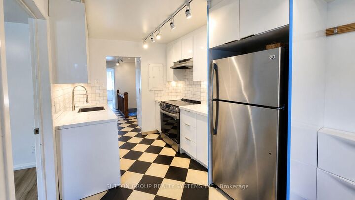 Property Photo:  616 Rogers Road 2nd Floor  ON M6M 1B8 