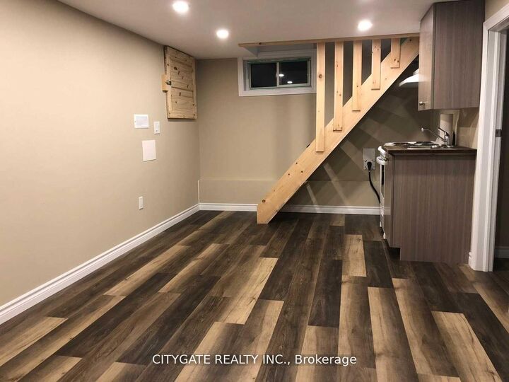 Property Photo:  7 Milton Heights Crescent  ON L9T 2W7 