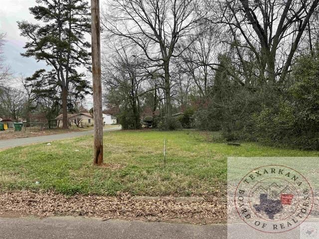 Property Photo: 1701 Peach St TX 75501