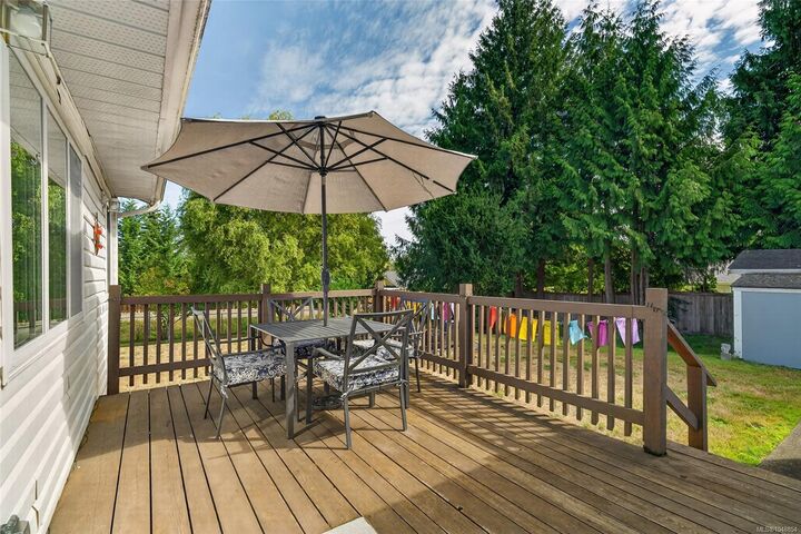 Property Photo:  450 Aurora St  BC V9P 1L3 