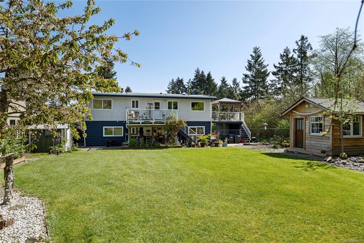 Property Photo:  1677 Acacia Rd  BC V9P 9C6 