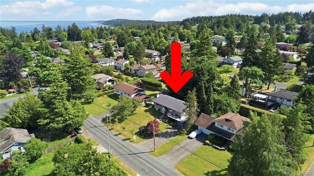 Property Photo:  1909 Ferndale Rd  BC V8N 2Y4 