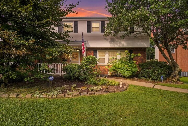 Property Photo:  142 Kelvington Dr  PA 15146 