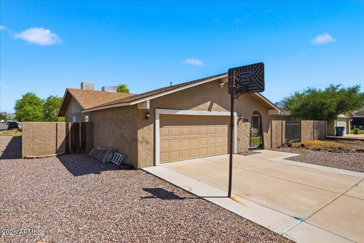 Property Photo: 686 W 22nd Avenue AZ 85120