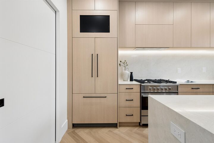 Property Photo:  3639 E 46th Avenue 2  BC V5S 1B7 