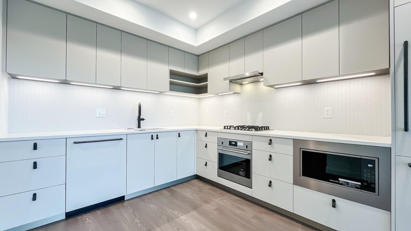 Property Photo:  1680 E 12th Avenue 609  BC V5N 2A3 