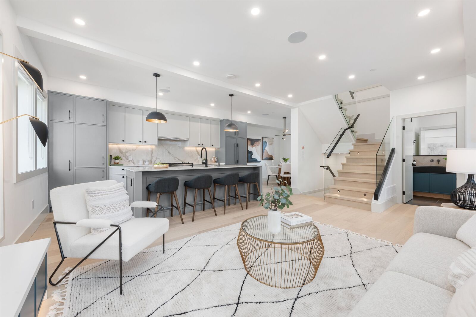Property Photo:  375 E 33rd Avenue 1  BC V5V 2Z8 