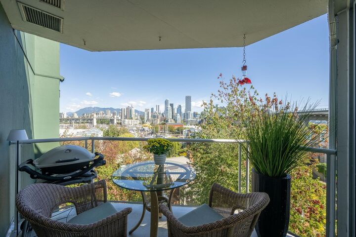 Property Photo:  1508 Mariner Walk 607  BC V6J 4X9 