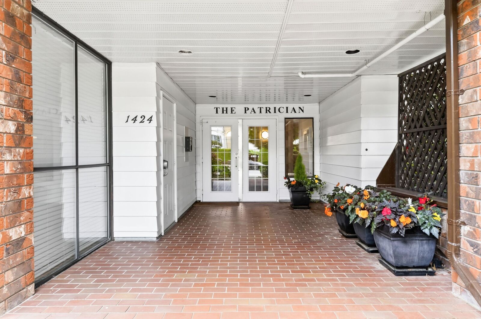 Property Photo: 1424 Martin Street 102 BC V4B 3W7