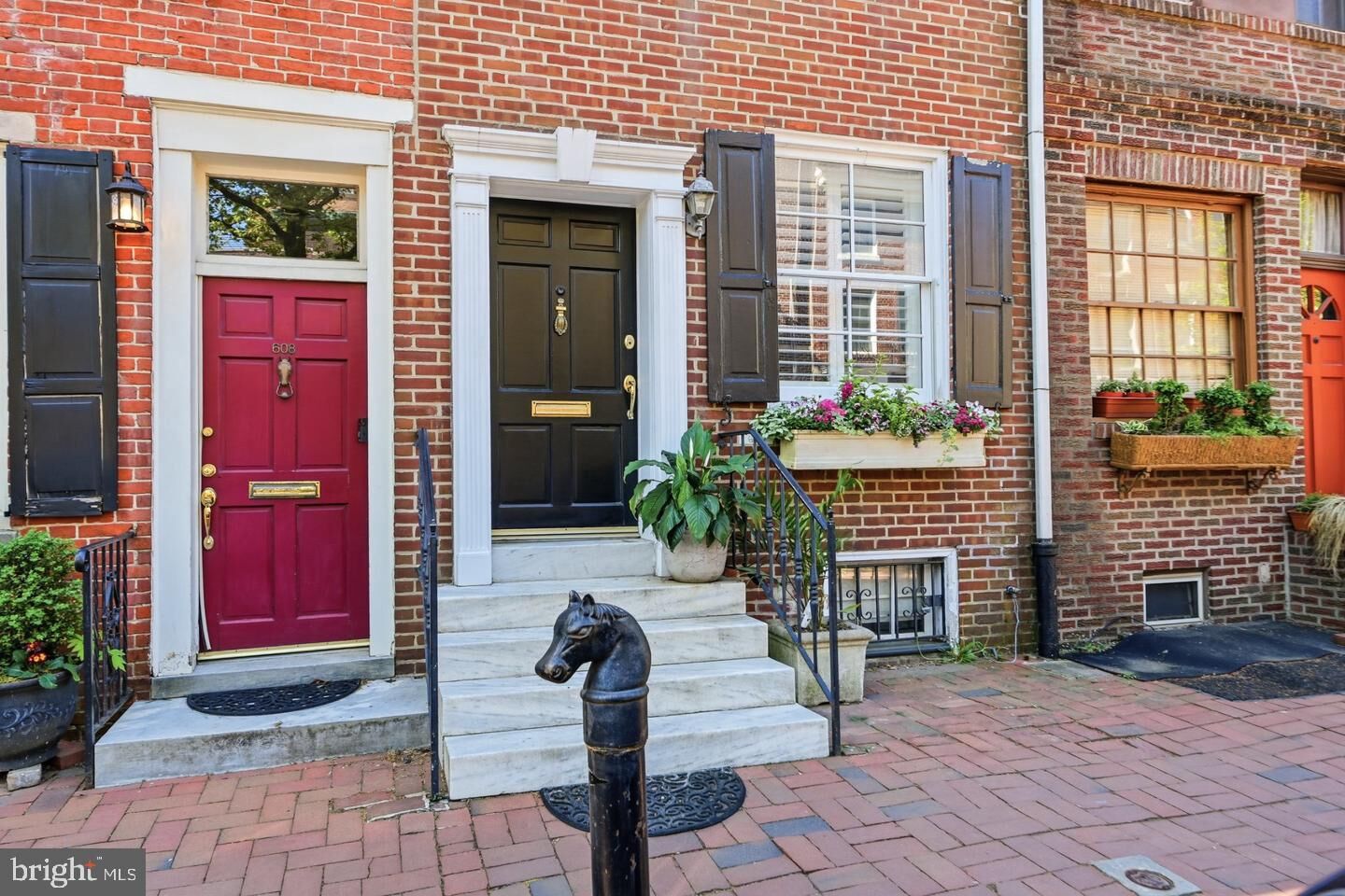 Property Photo: 610 Pine Street PA 19106