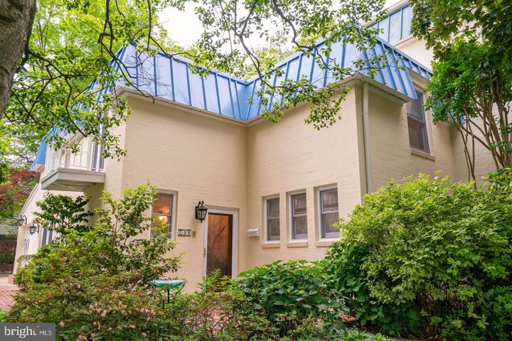 Property Photo:  201 Garden Court  VA 22046 