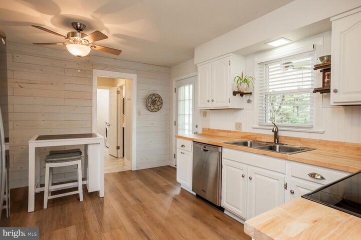 Property Photo:  1540 S Jefferson Court  PA 17602 