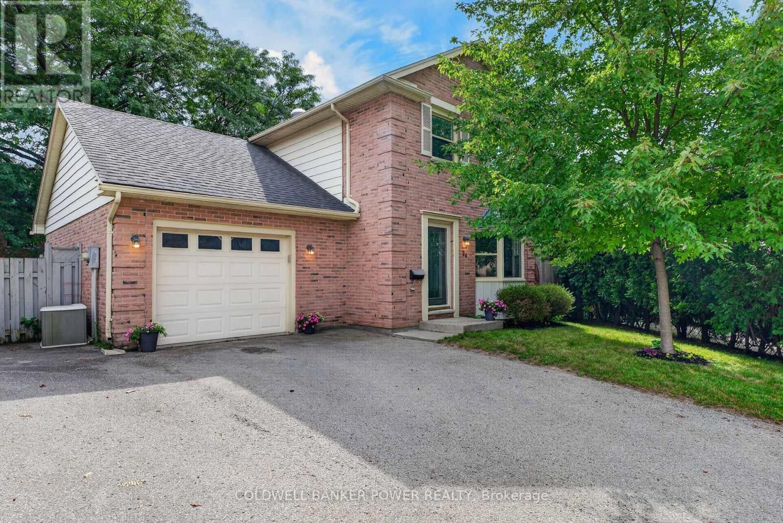 Property Photo: 34 Comox Court ON N6K 3K9